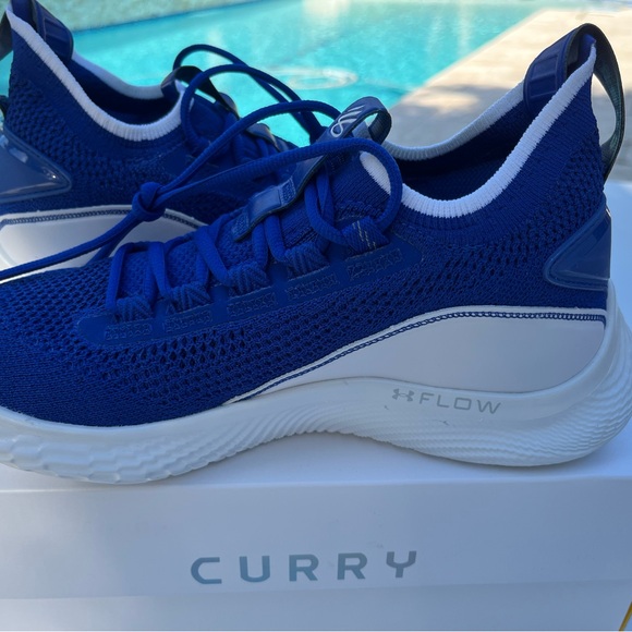 Men’s size 8M -UNDER ARMOUR CURRY FLOW 8
3023085-402 Blue. main image 7